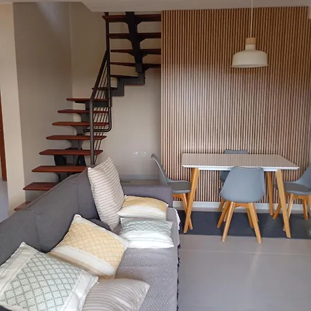 Loreto House Коральео